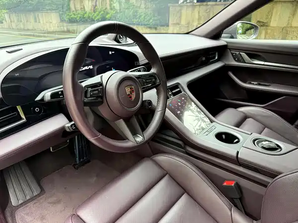 Porsche Taycan 2025