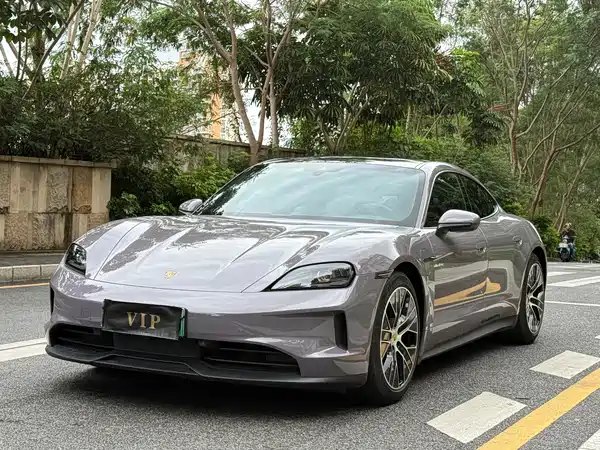 Porsche Taycan 2025