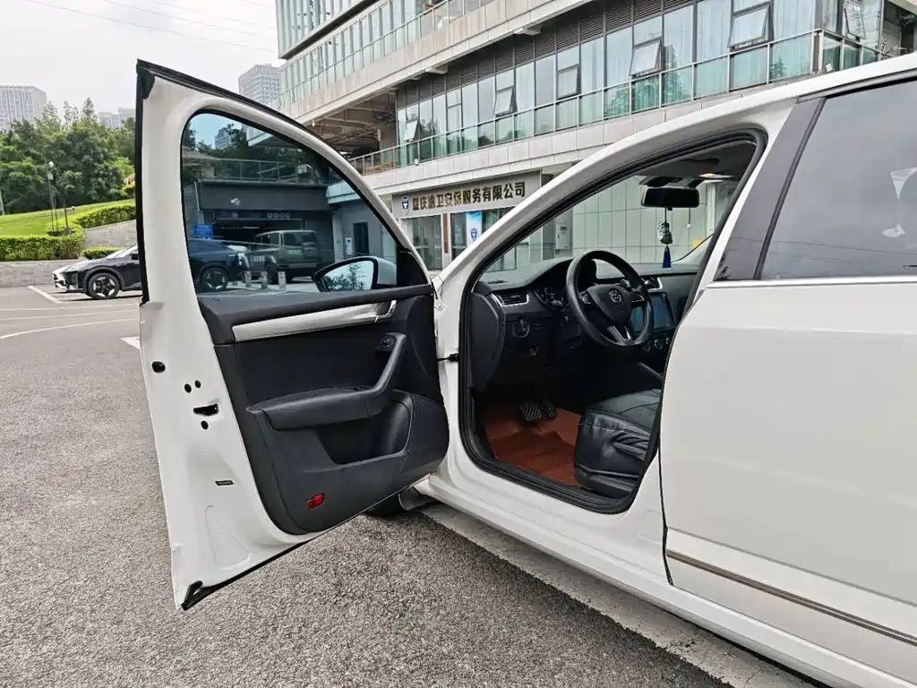 Skoda Octavia 2018 — фото 23