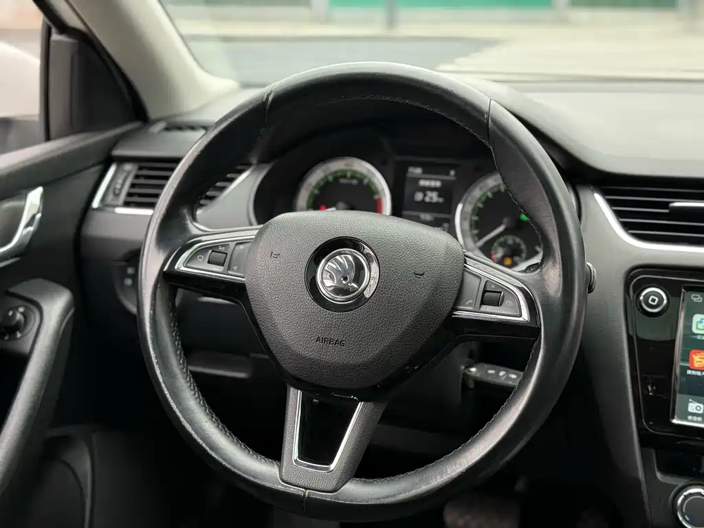 Skoda Octavia 2018 — фото 6