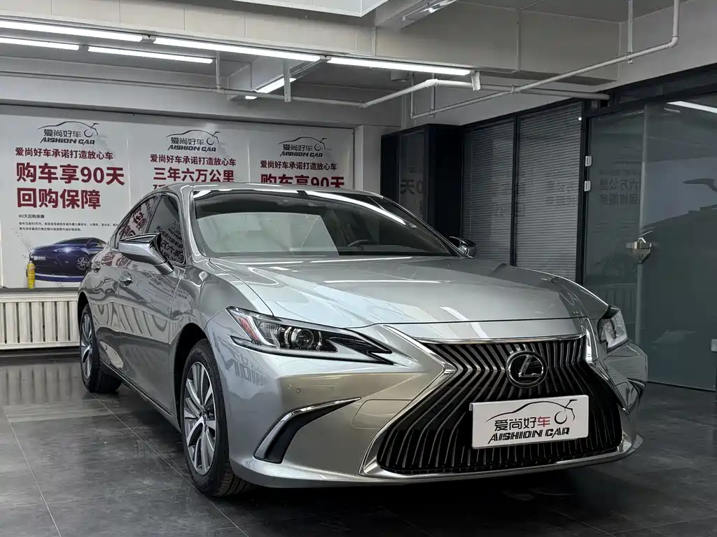 Lexus ES 2019 — фото 3
