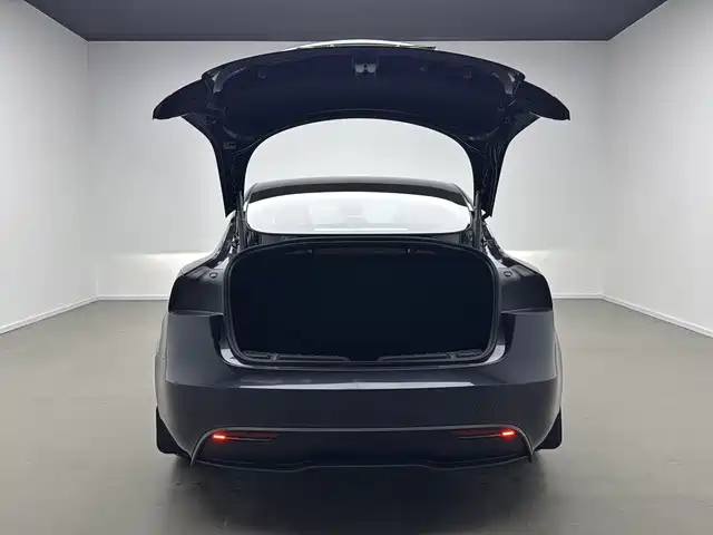 Tesla Model 3 2024 — фото 11