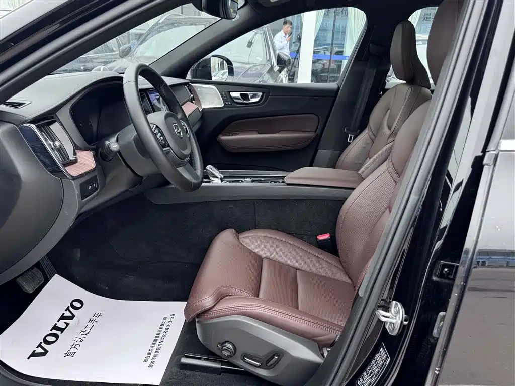 Volvo XC60 PHEV 2024 — фото 11