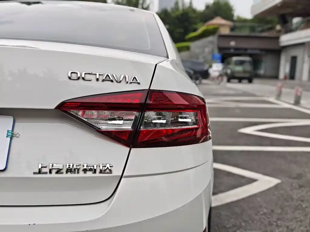 Skoda Octavia 2018 — фото 24