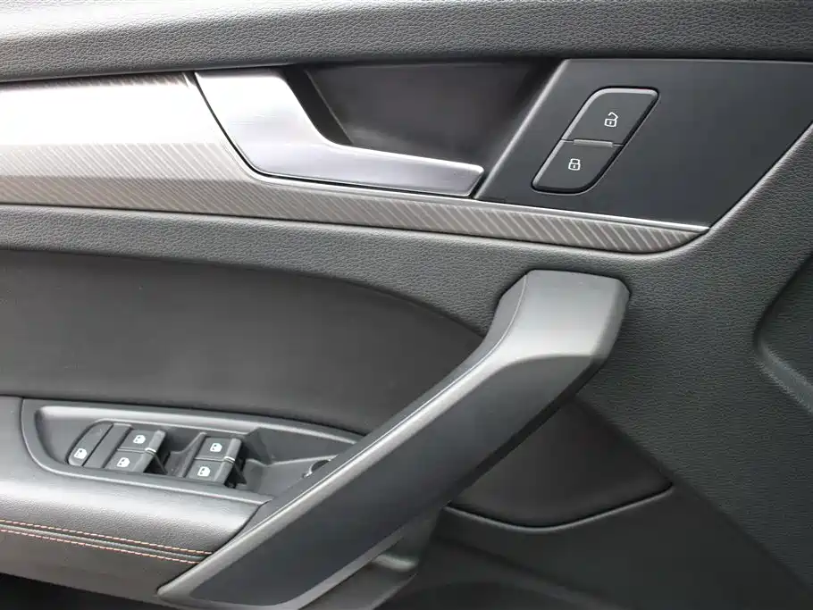 Audi Q5L 2020 — фото 12