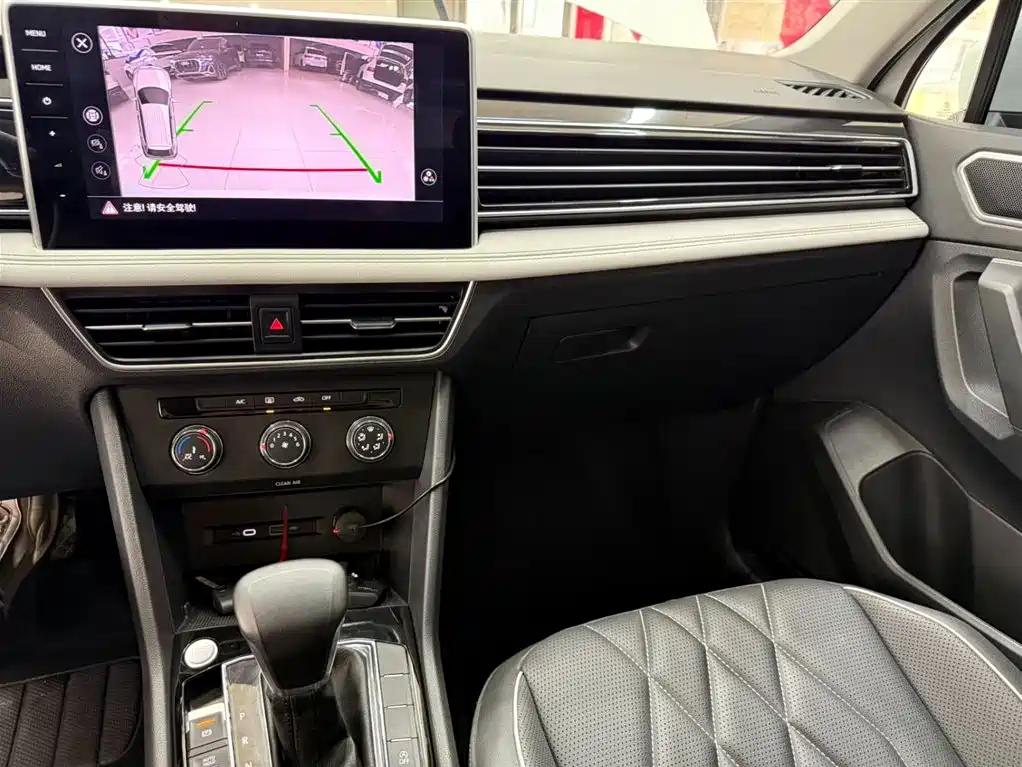 Volkswagen Tiguan L 2023 — фото 12