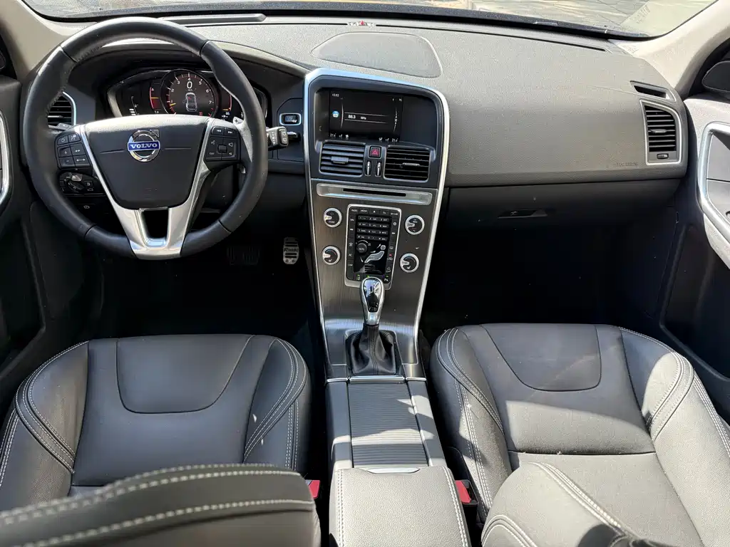 Volvo XC60 2016 — фото 11