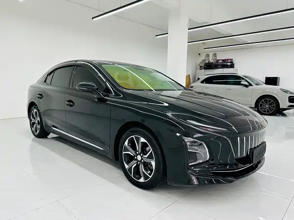 Hongqi E-QM5 2024