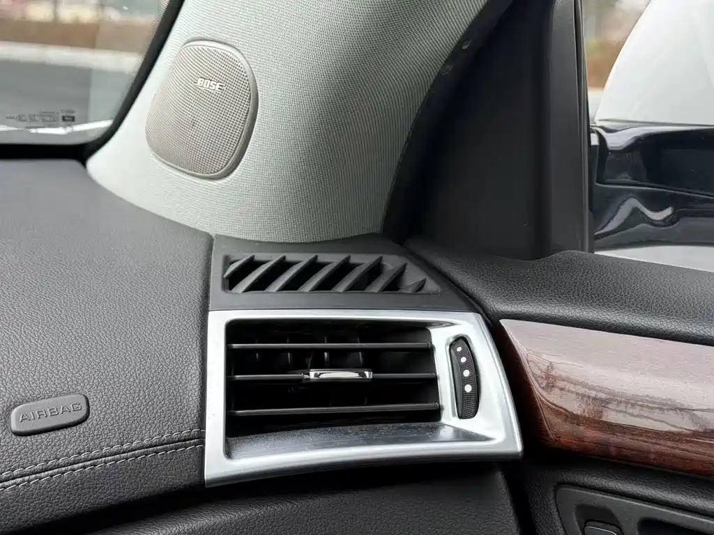 Cadillac SRX 2016 — фото 10
