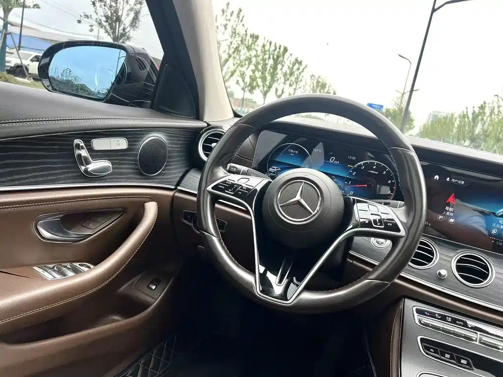 Mercedes-Benz E-Class 2023 — фото 14