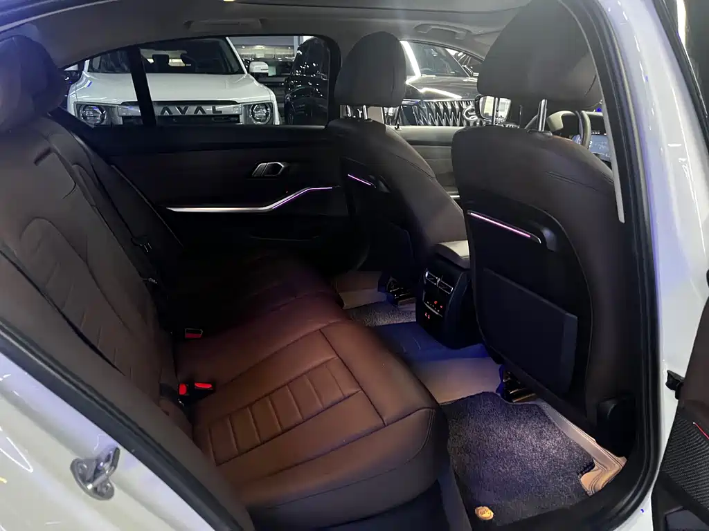 BMW 3 Series 2019 — фото 10