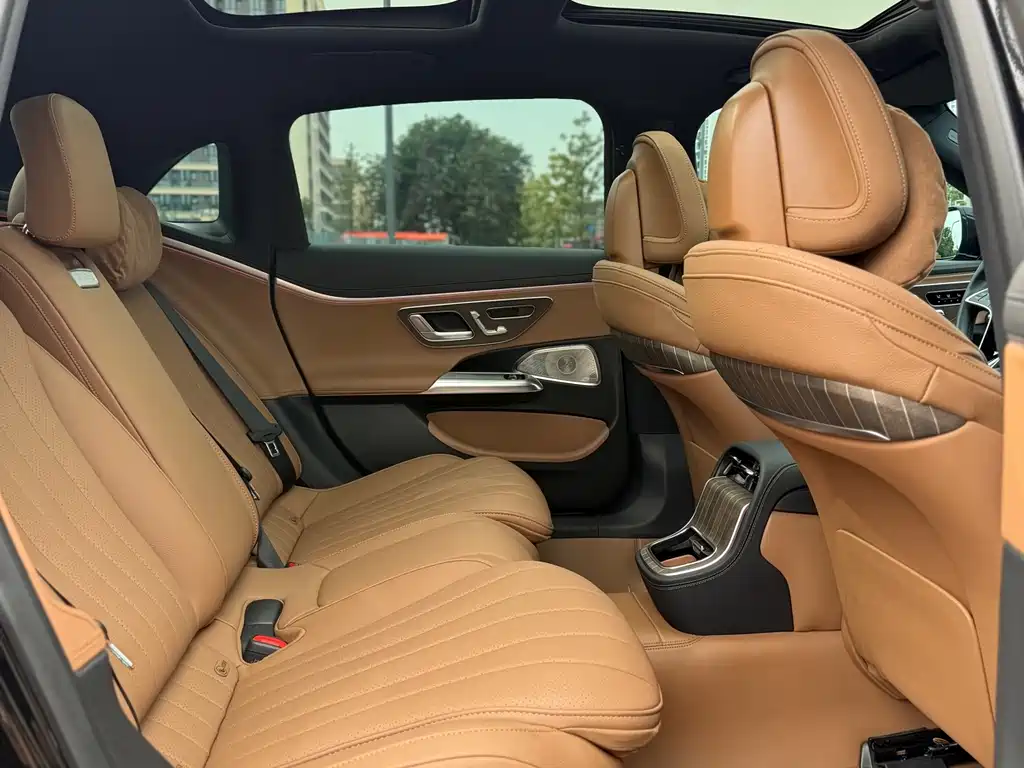 Mercedes-Benz E-Class 2025 — фото 17