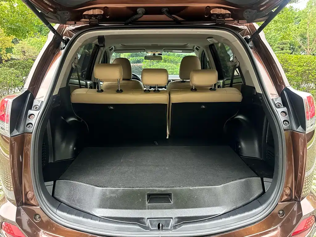 Toyota RAV4 2017 — фото 15