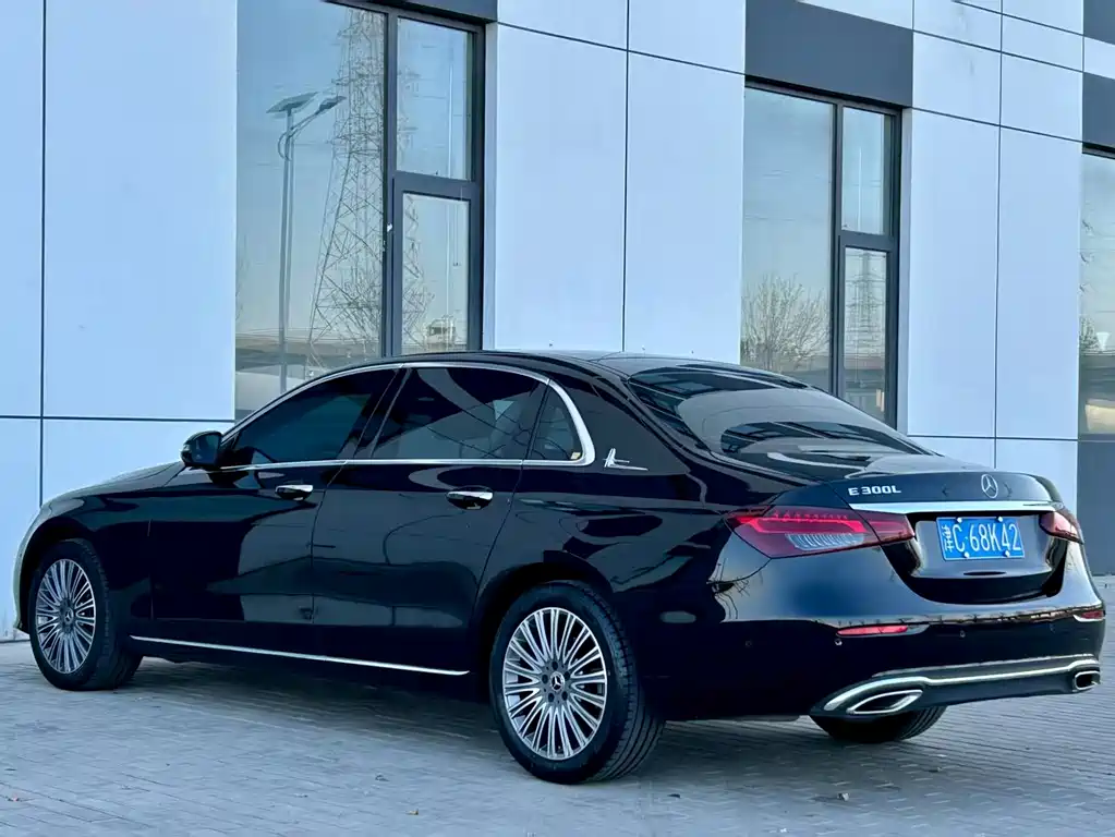 Mercedes-Benz E-Class 2023 — фото 6