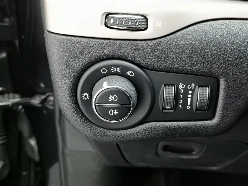 Jeep Cherokee 2020 — фото 21