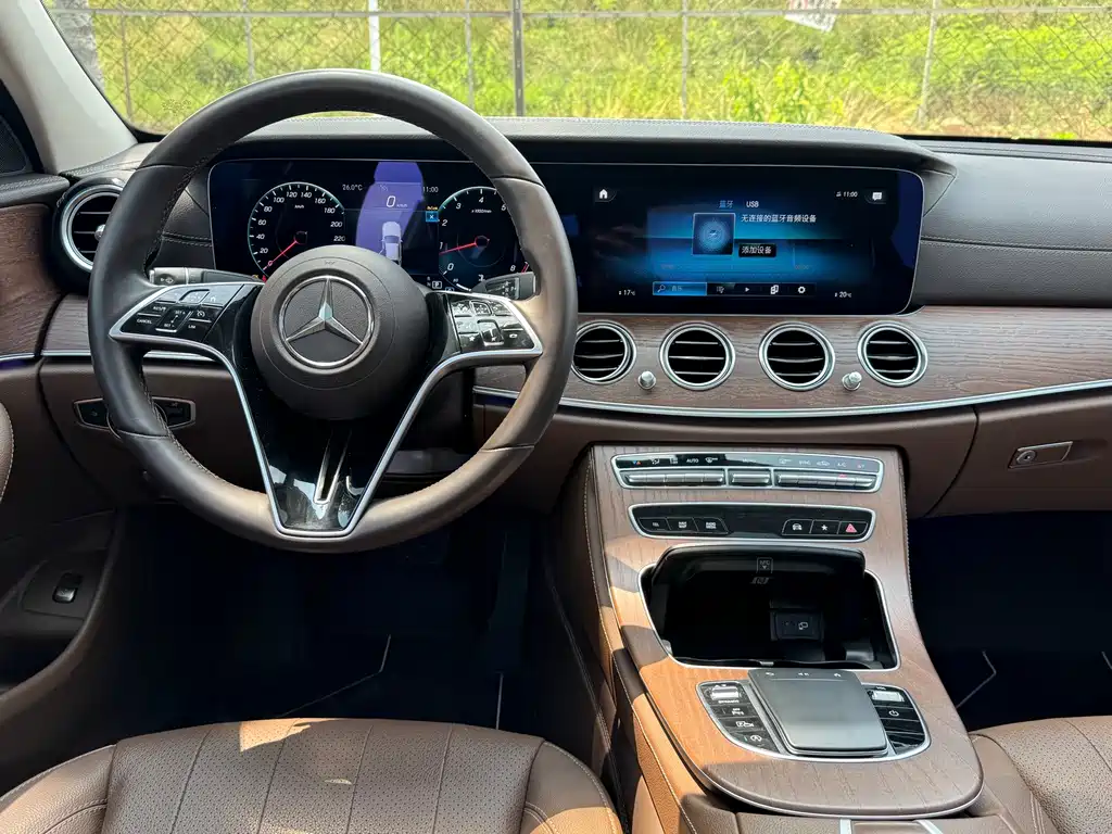 Mercedes-Benz E-Class 2023 — фото 11