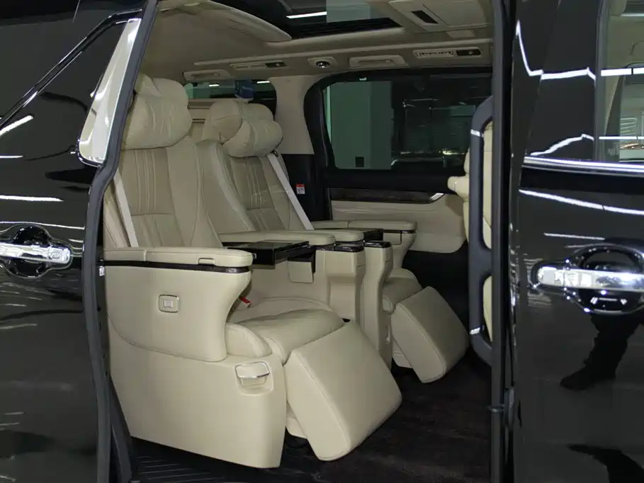 Toyota Alphard 2024 — фото 9