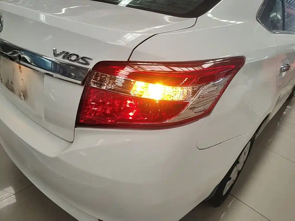 Toyota Vios 2015 — фото 8