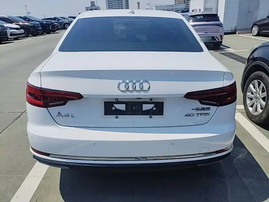 Audi A4L 2019 — фото 6
