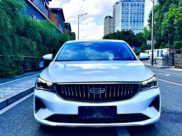 Geely Emgrand 2022