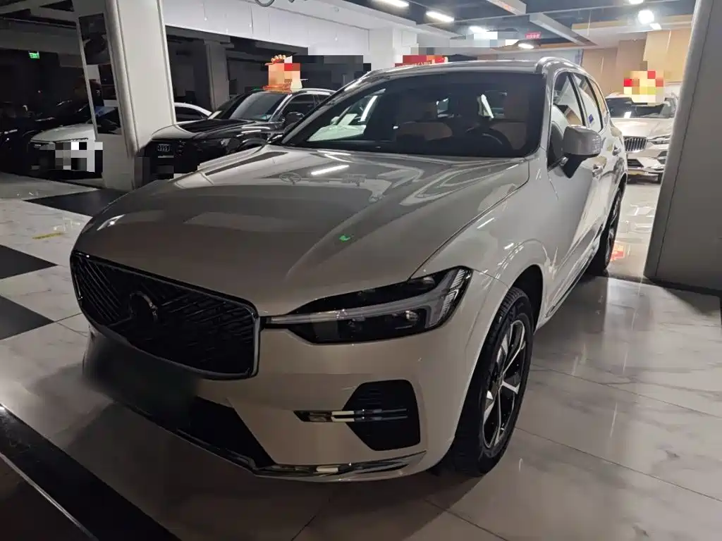 Volvo XC60 2025 — фото 1