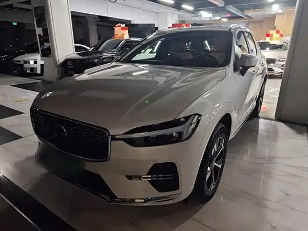 Volvo XC60 2025