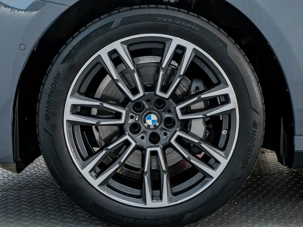 BMW 5 Series 2024 — фото 10
