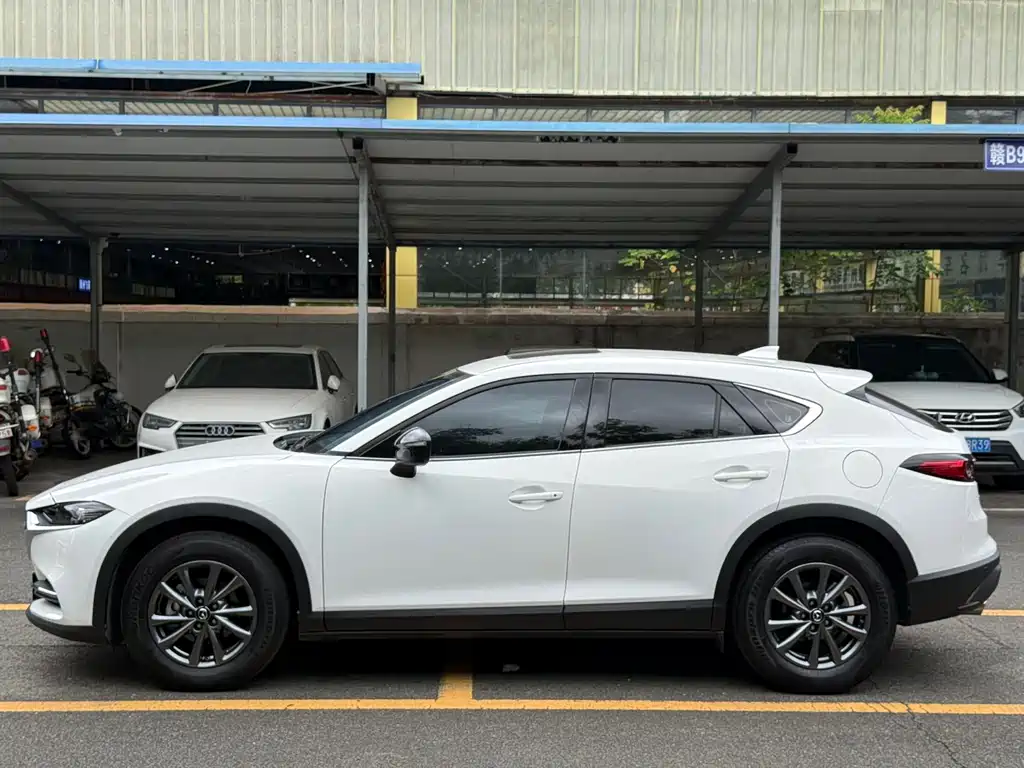 Mazda CX-4 2023