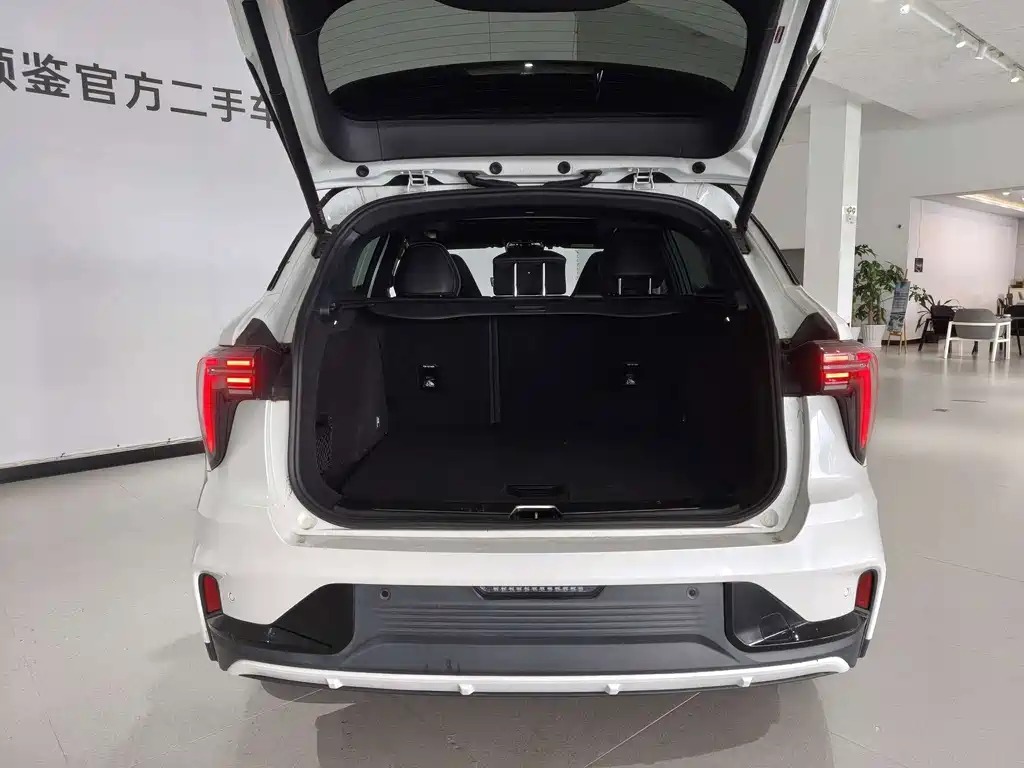 Lynk & Co 01 EM-P 2023 — фото 23
