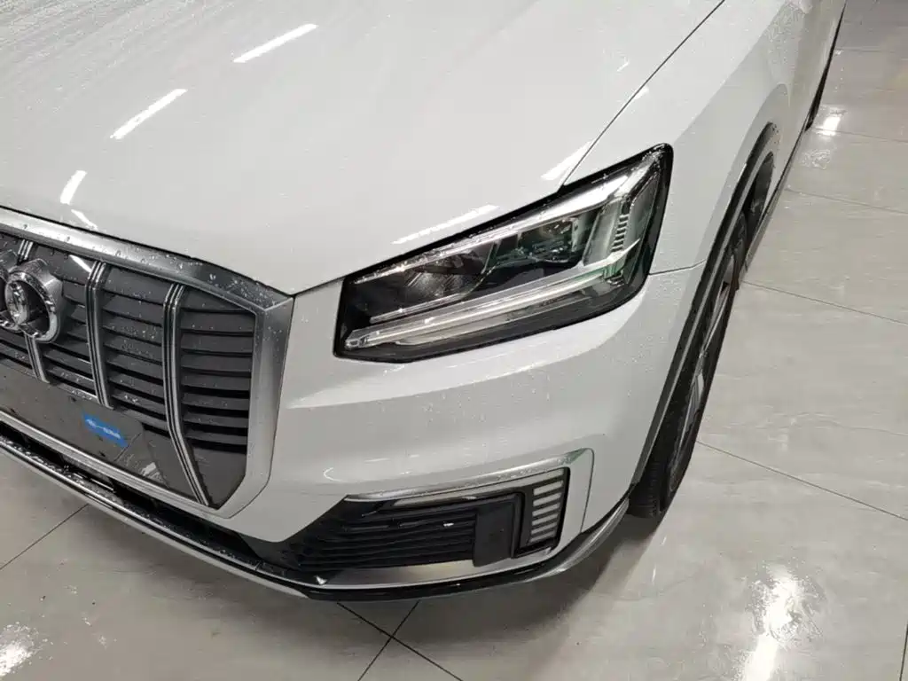 Audi Q2L E-Tron 2020 — фото 18