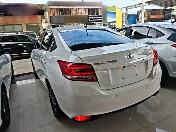 Toyota Yaris L 2020