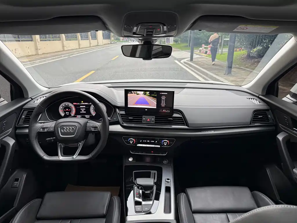 Audi Q5L 2023 — фото 13