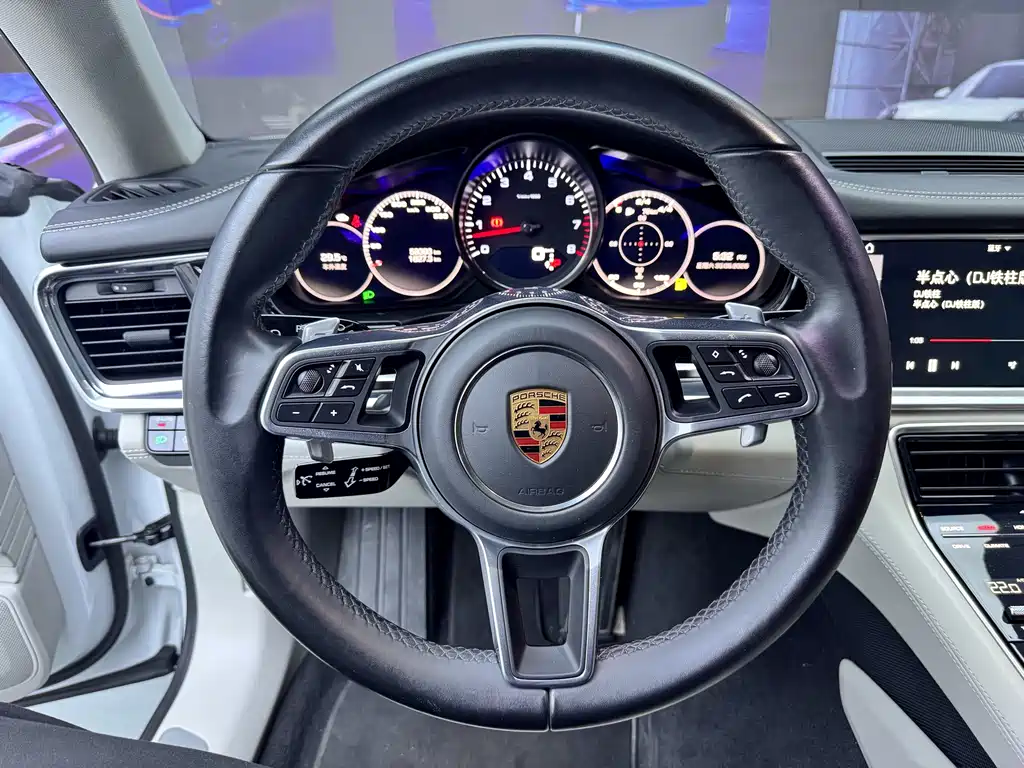 Porsche Panamera 2017 — фото 13