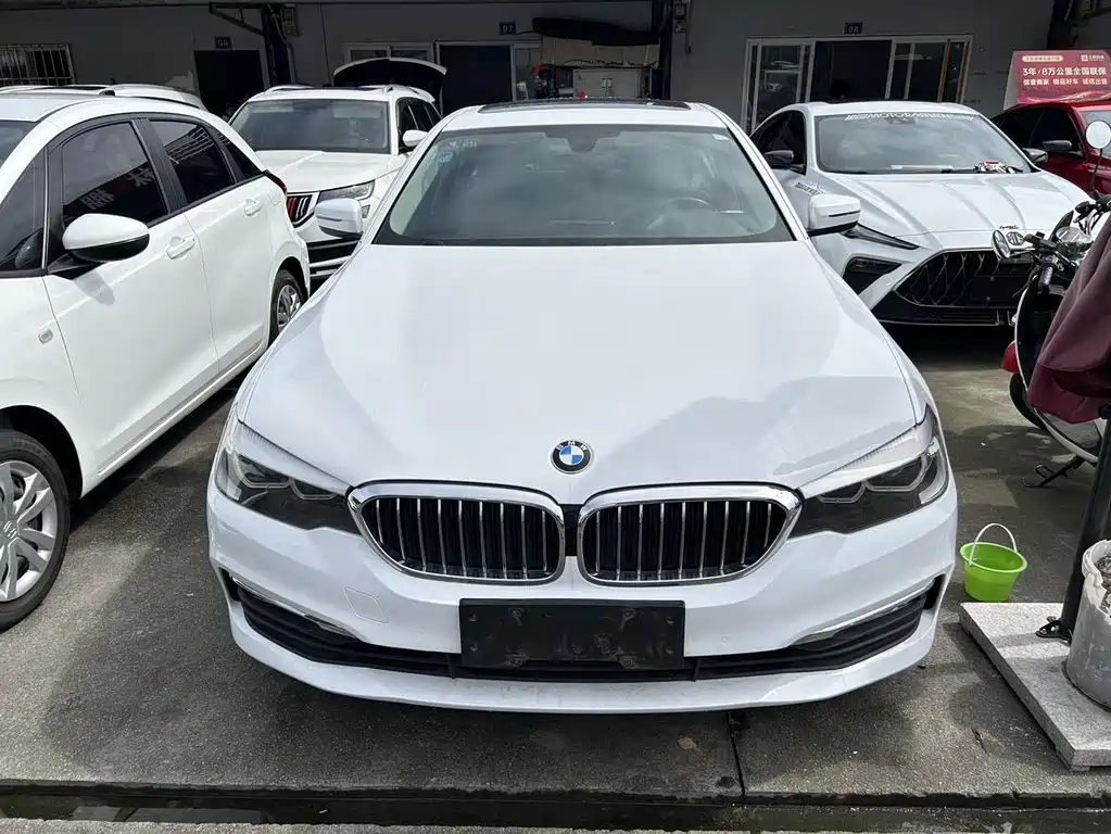 BMW 5 Series 2018 — фото 2