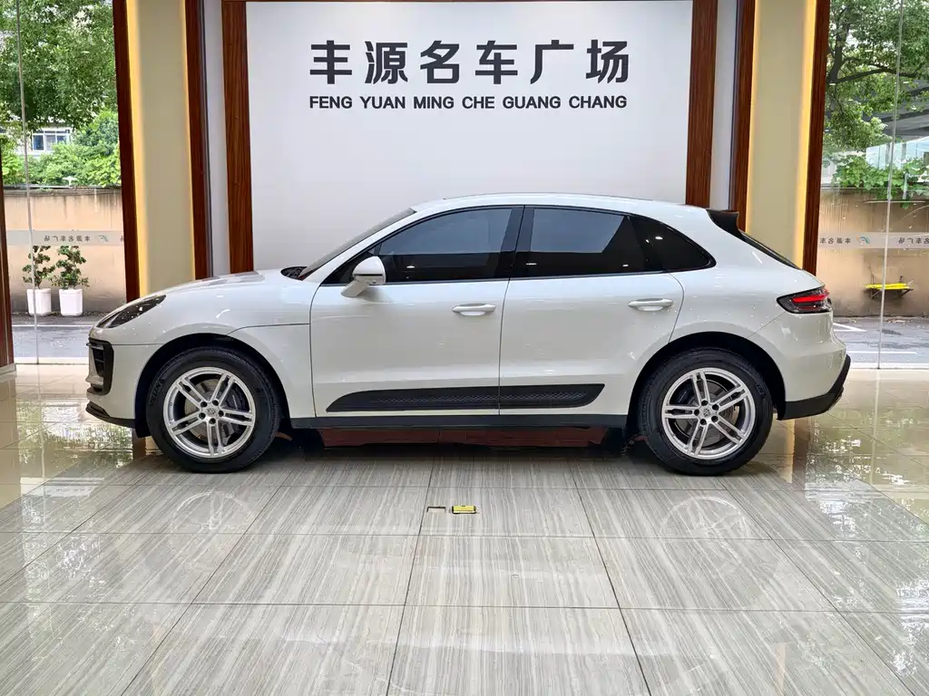 Porsche Macan 2023 — фото 23