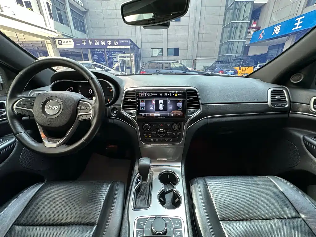 Jeep Grand Cherokee 2019 — фото 9