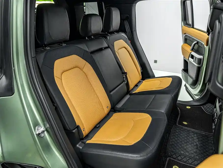 Land Rover Defender 2023 — фото 23