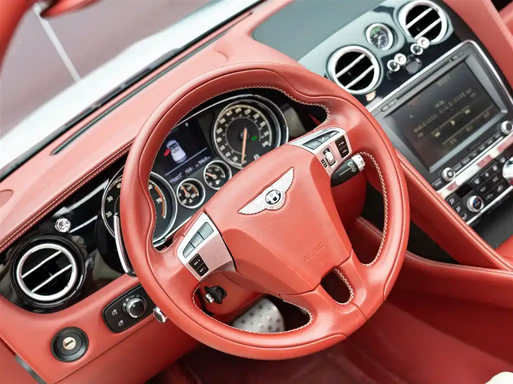 Bentley Continental 2019 — фото 10