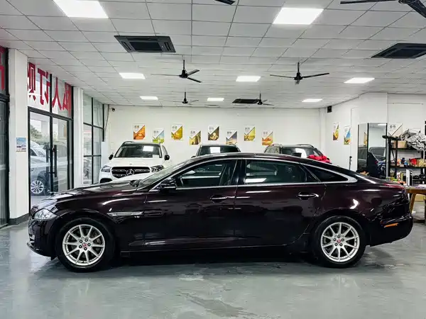 Jaguar XJ 2016