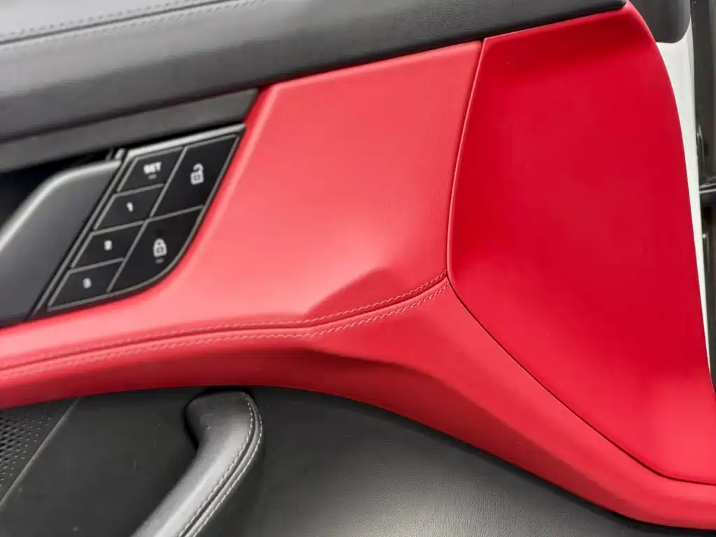 Porsche Taycan 2023 — фото 10