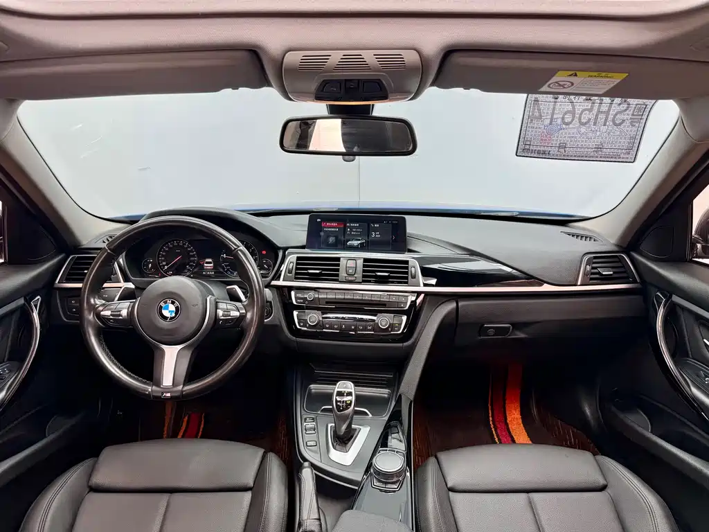 BMW 3 Series 2018 — фото 18