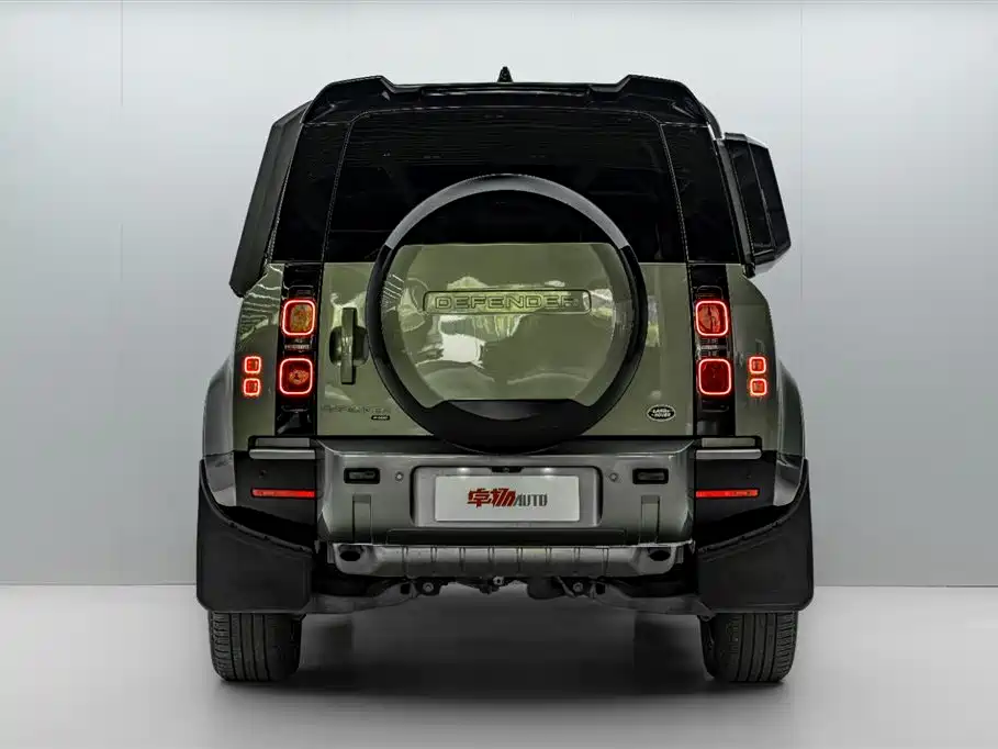 Land Rover Defender 2023 — фото 6