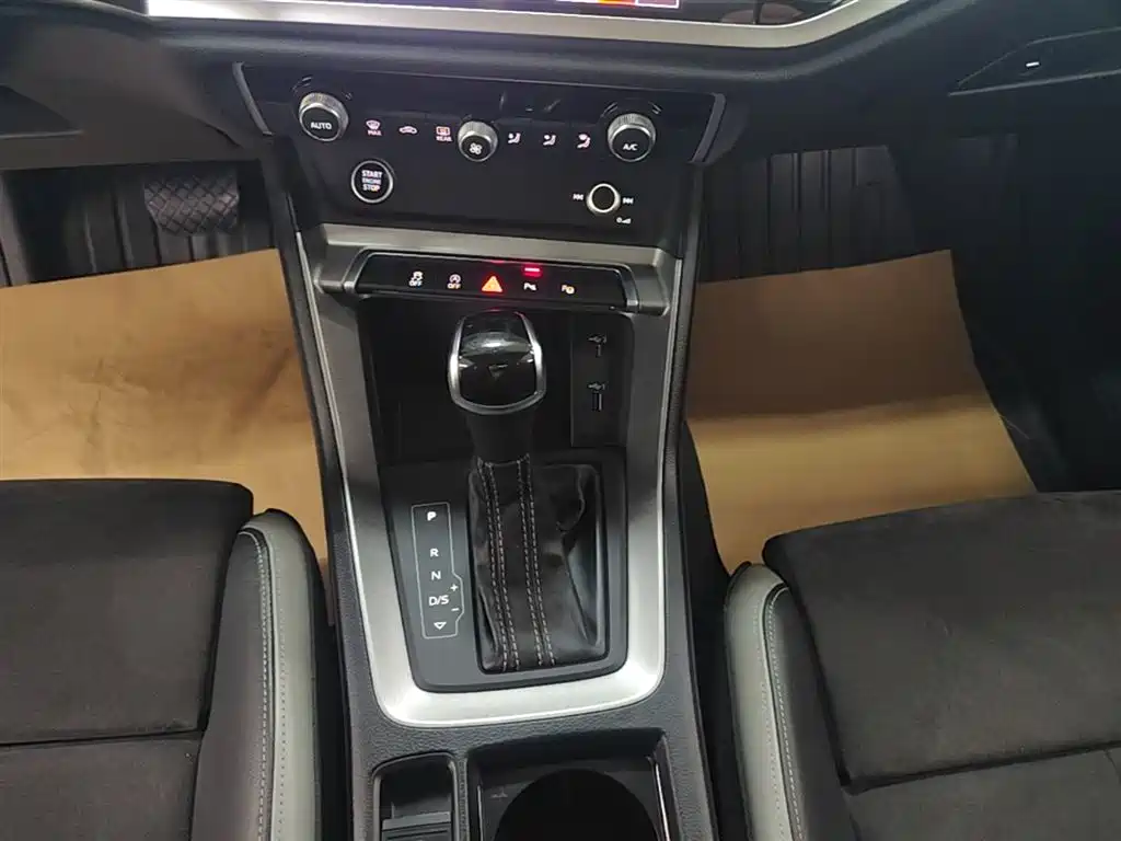 Audi Q3 2021 — фото 14