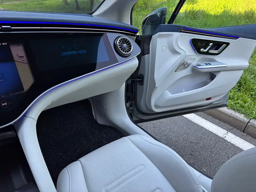Mercedes-Benz EQE AMG 2023 — фото 13