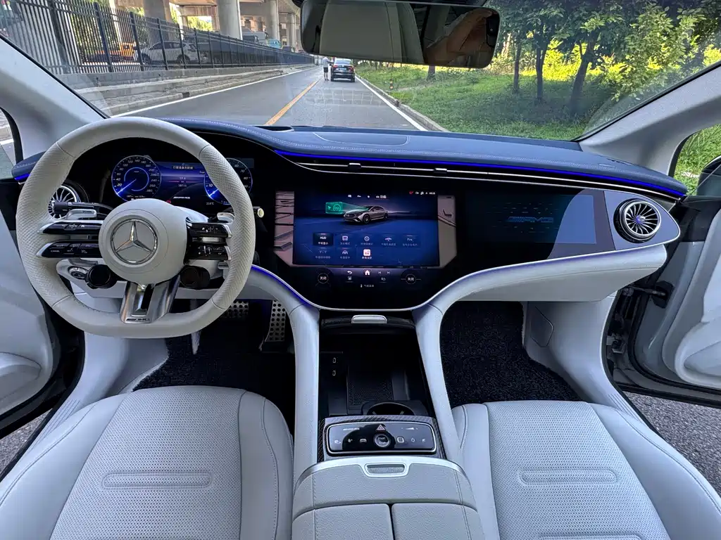 Mercedes-Benz EQE AMG 2023 — фото 11