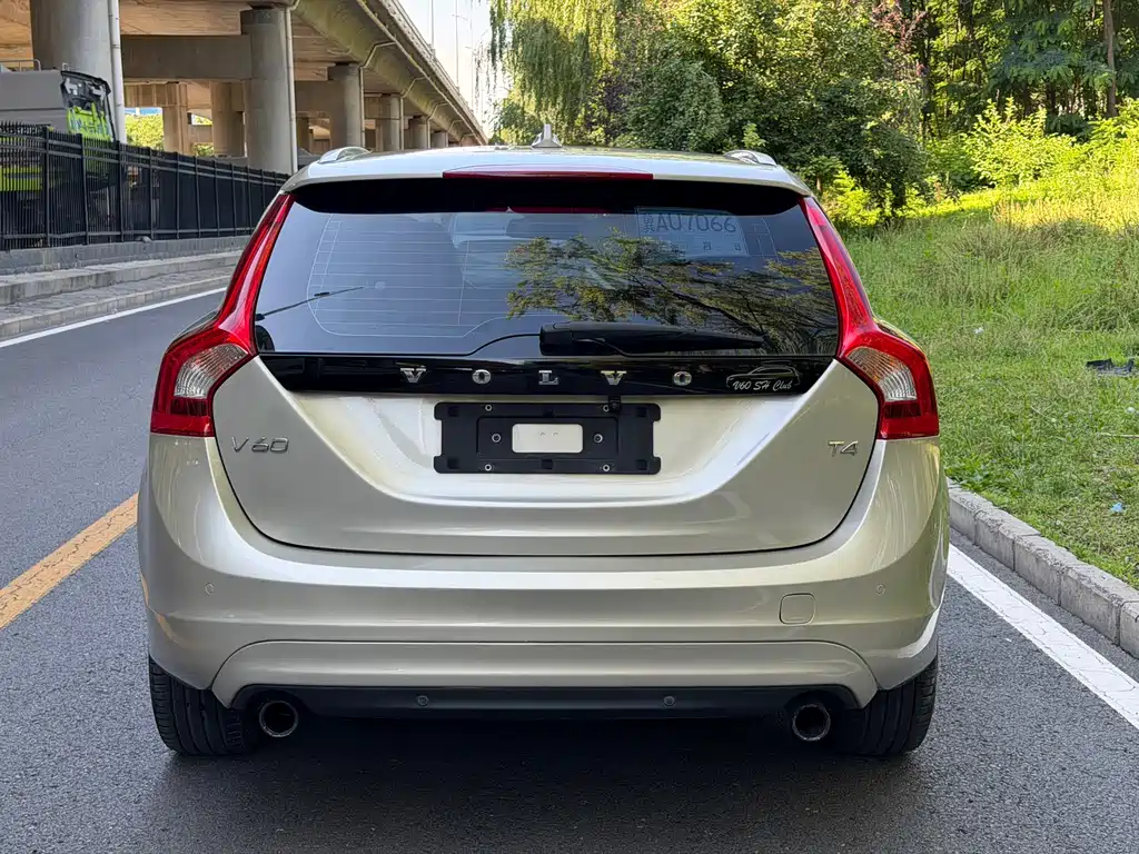 Volvo V60 2017 — фото 17