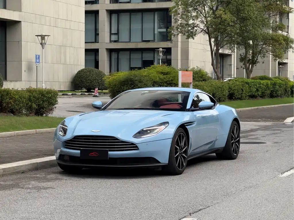 Aston Martin DB11 2022