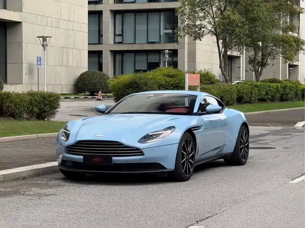 Aston Martin DB11 2022