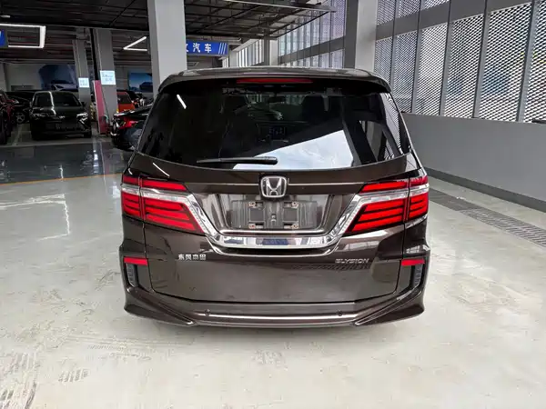 Honda Elysion 2016