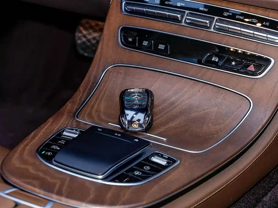 Mercedes-Benz E-Class 2021 — фото 14